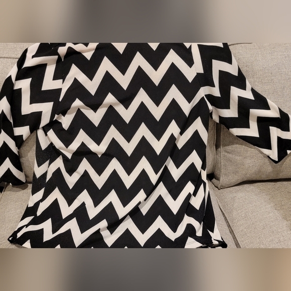 MOA Moa Black and White open front cardigan. Size 1X - Picture 7 of 10